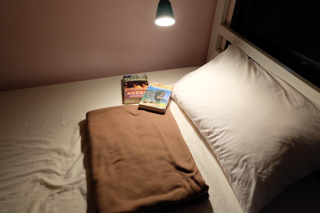 Tiny Hostel Банкок Екстериор снимка