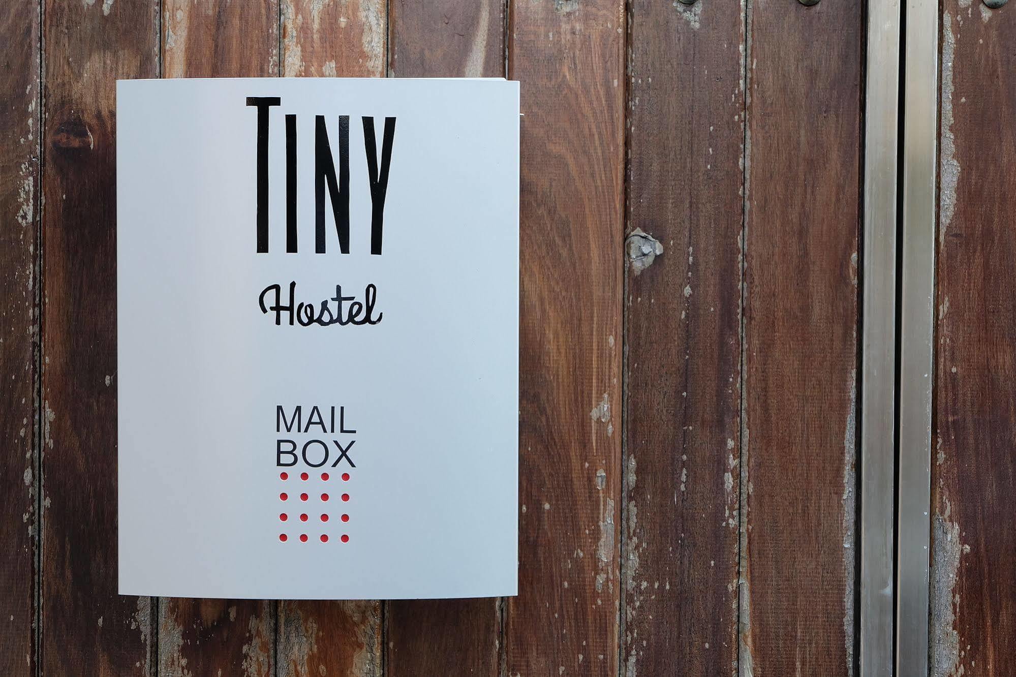 Tiny Hostel Банкок Екстериор снимка