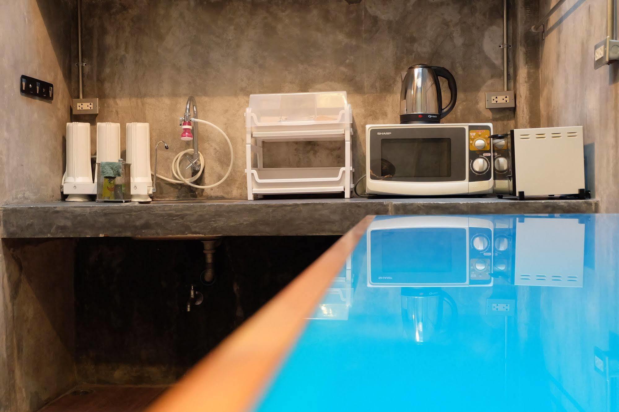 Tiny Hostel Банкок Екстериор снимка
