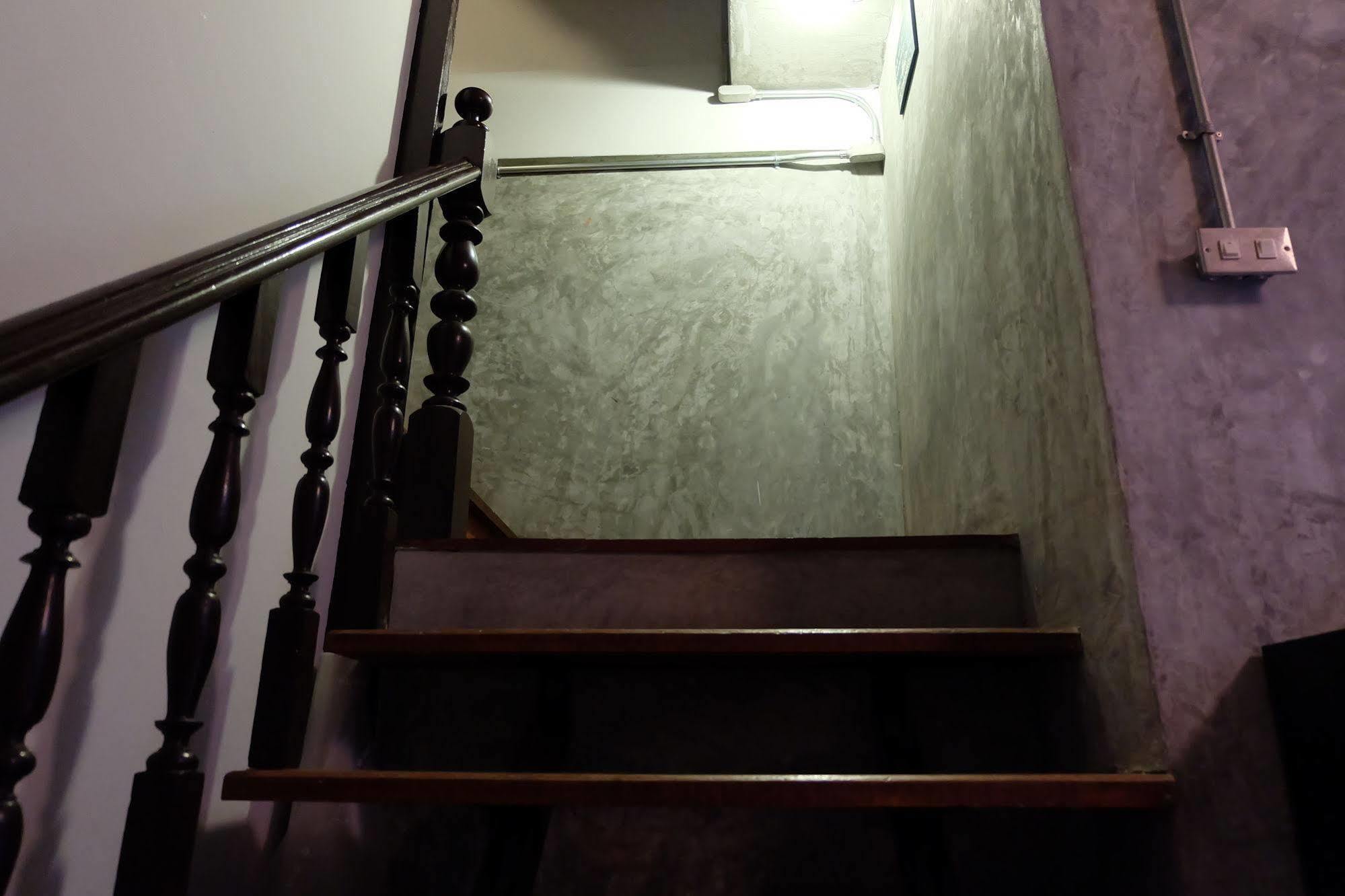 Tiny Hostel Банкок Екстериор снимка