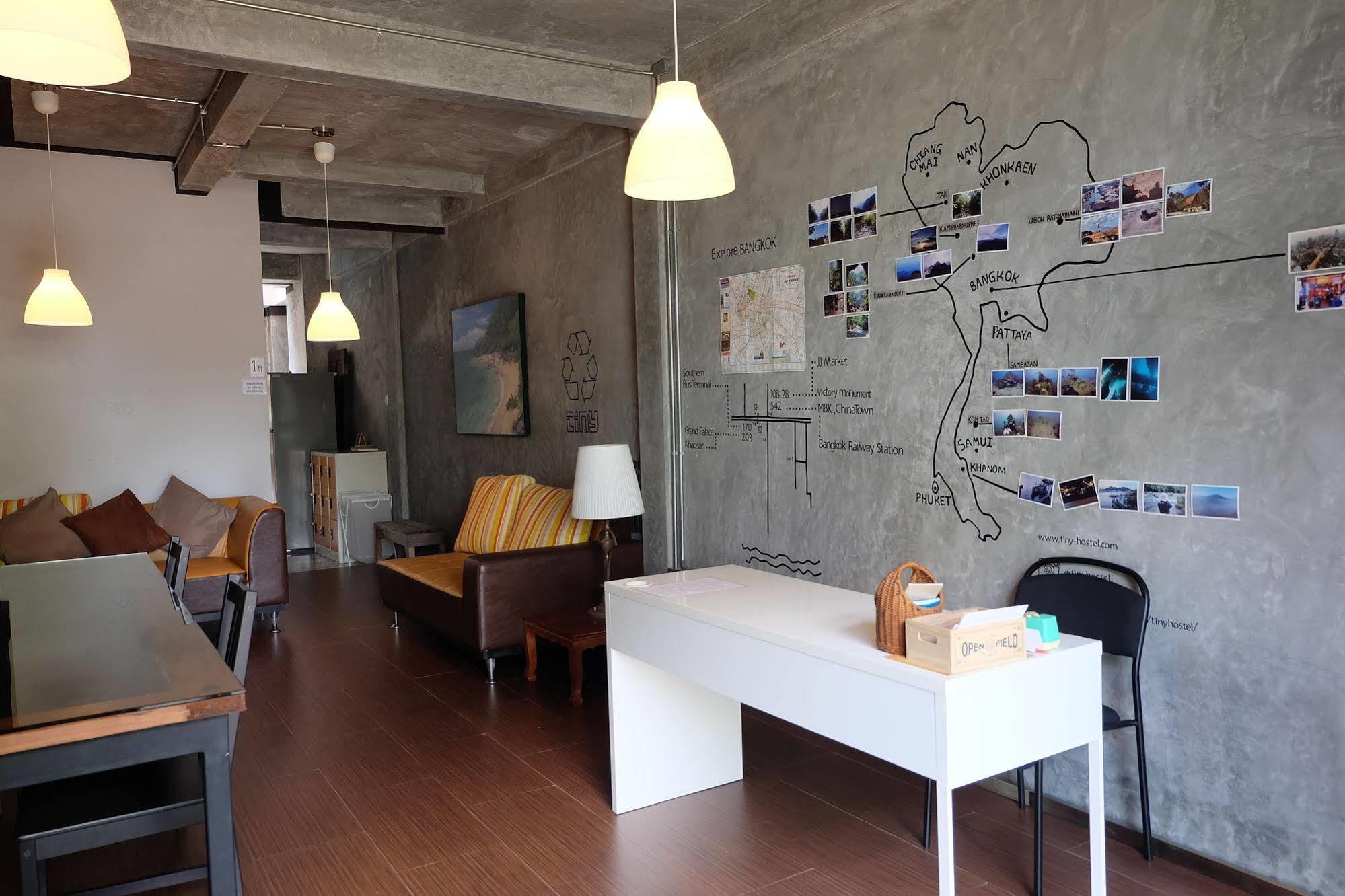 Tiny Hostel Банкок Екстериор снимка