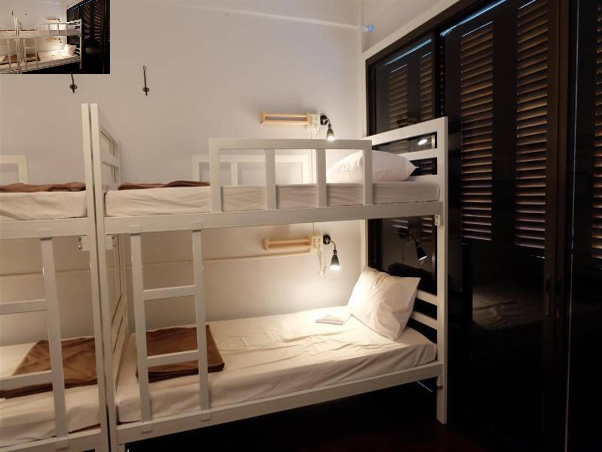 Tiny Hostel Банкок Екстериор снимка